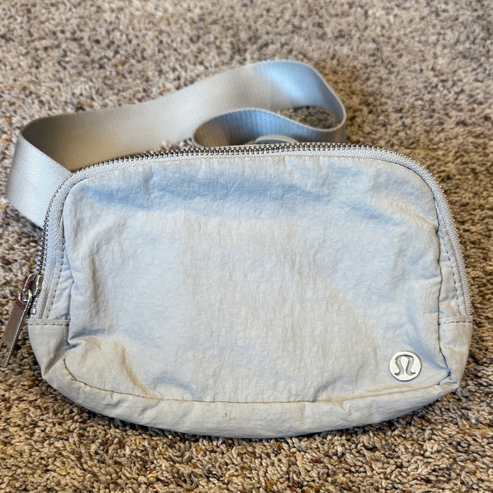 Lululemon Gray Silver Everywhere Belt Bag